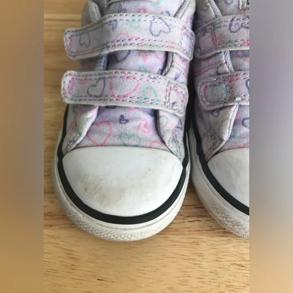 Converse giirls happy